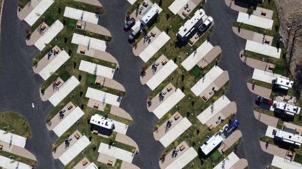 10 campings dans l'Hérault avec piscine et pas chers pour des vacances sans nuages